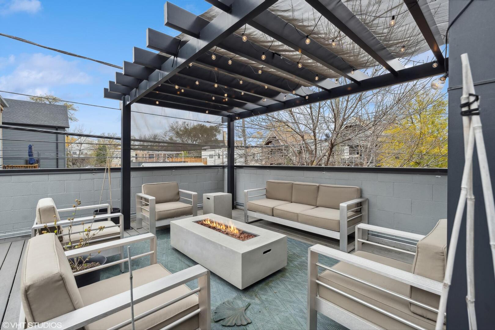 2040 N Kedzie Avenue Unit: 2N