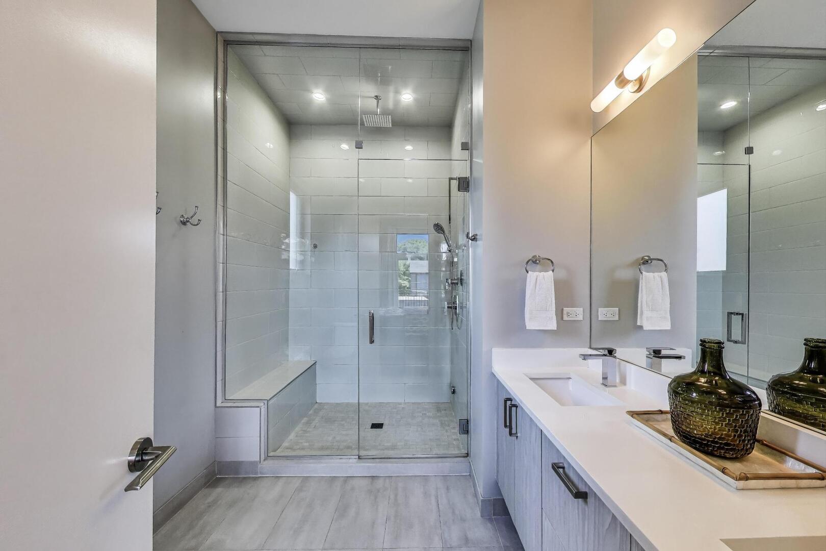 2040 N Kedzie Avenue Unit: 2N