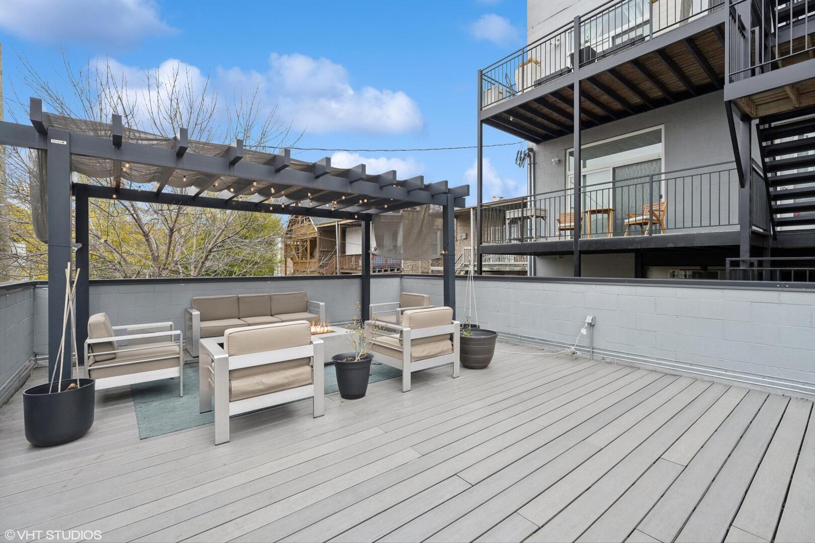 2040 N Kedzie Avenue Unit: 2N