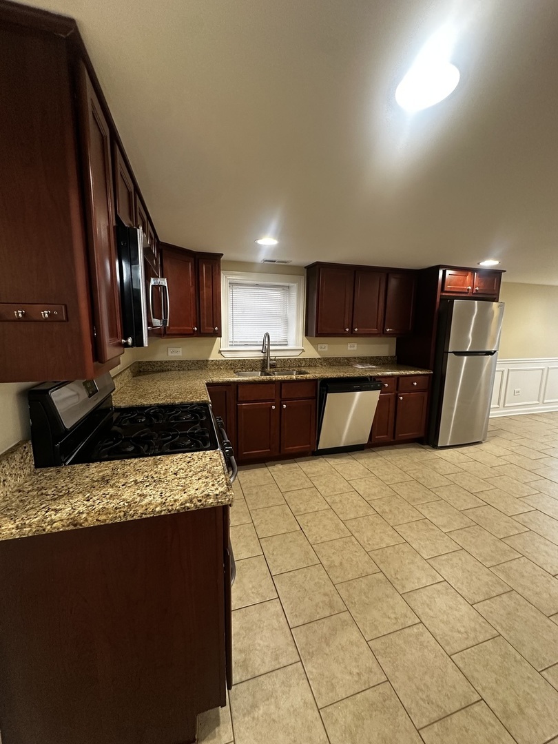 4825 N Karlov Avenue Unit: G