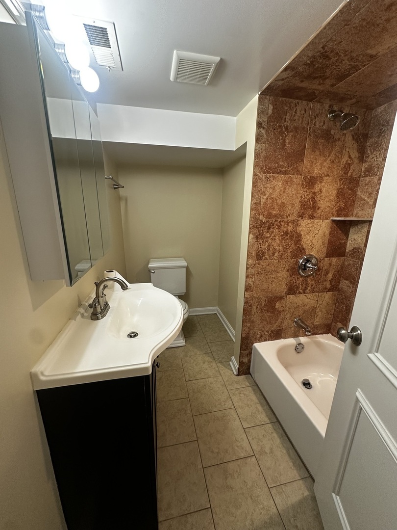 4825 N Karlov Avenue Unit: G