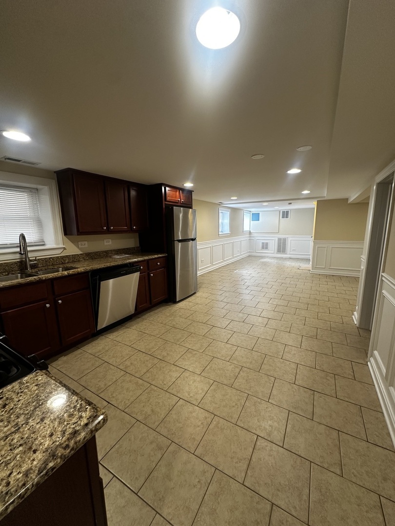 4825 N Karlov Avenue Unit: G