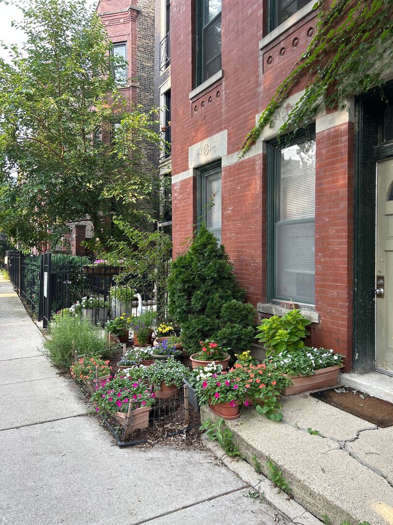 862 N Hermitage Avenue Unit: 1F