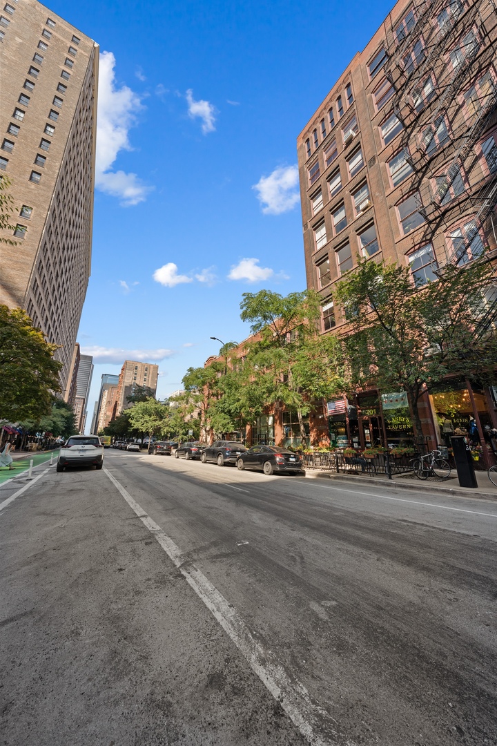 600 S Dearborn Street Unit: 1007