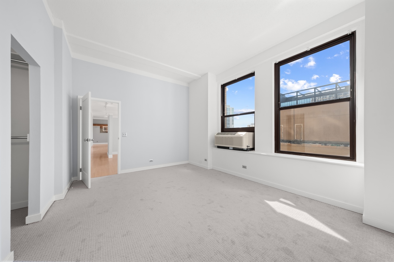 600 S Dearborn Street Unit: 1007