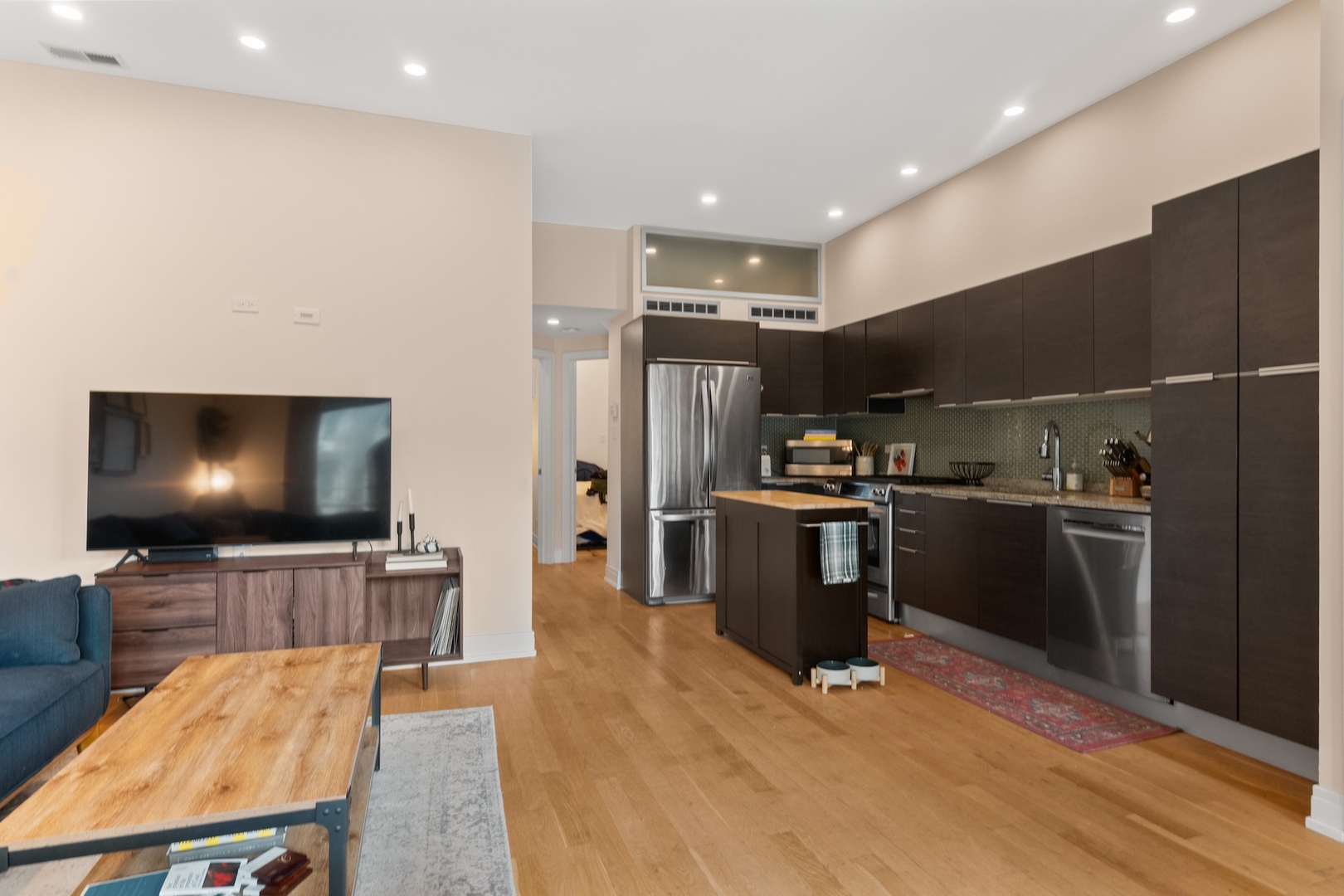 1118 N WOLCOTT Avenue Unit: 2W