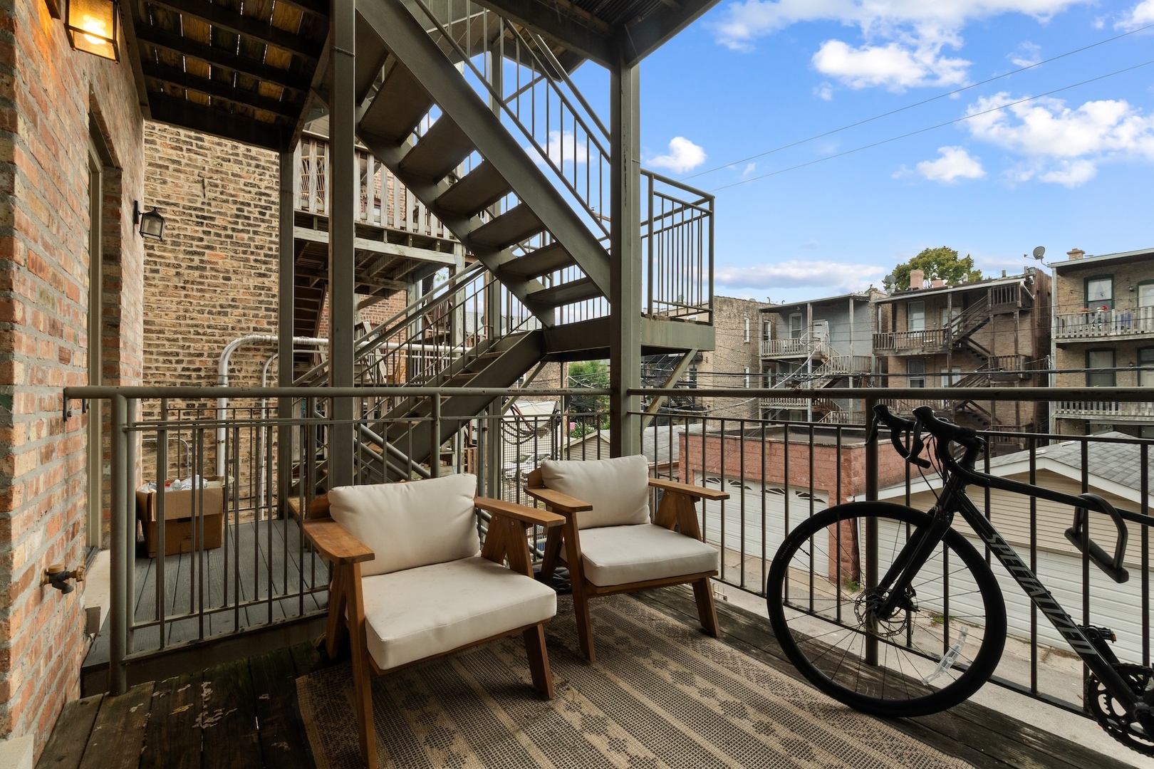 1118 N WOLCOTT Avenue Unit: 2W