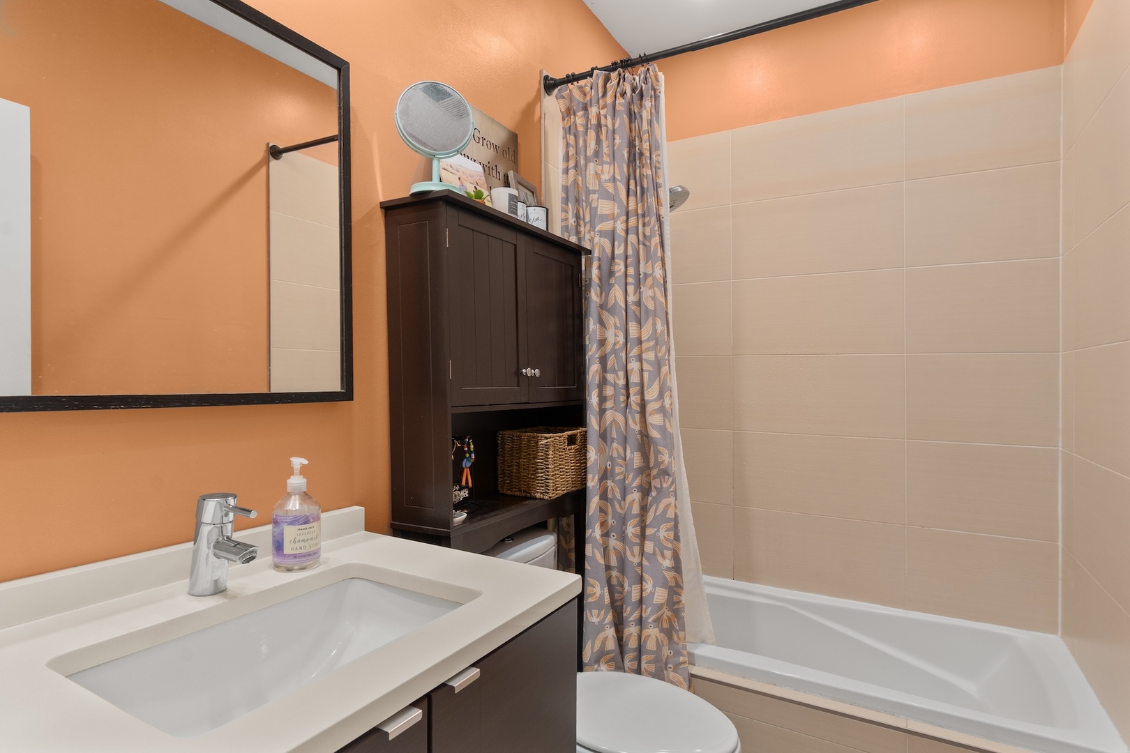 1118 N WOLCOTT Avenue Unit: 2W