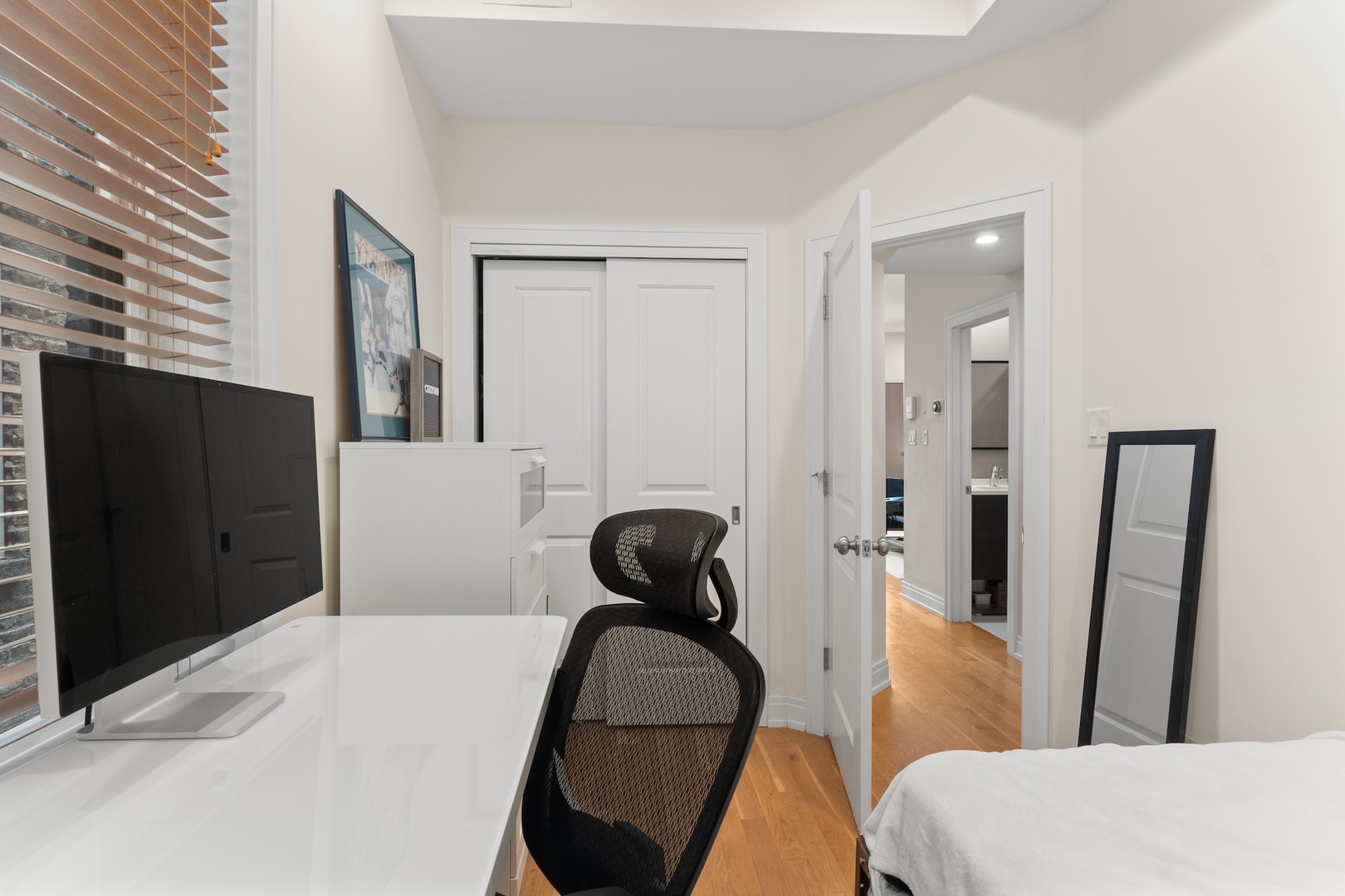 1118 N WOLCOTT Avenue Unit: 2W