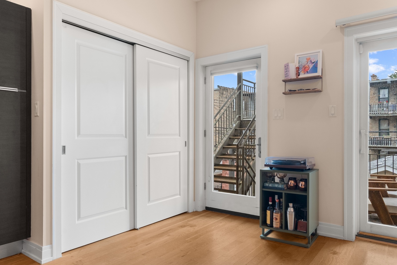 1118 N WOLCOTT Avenue Unit: 2W