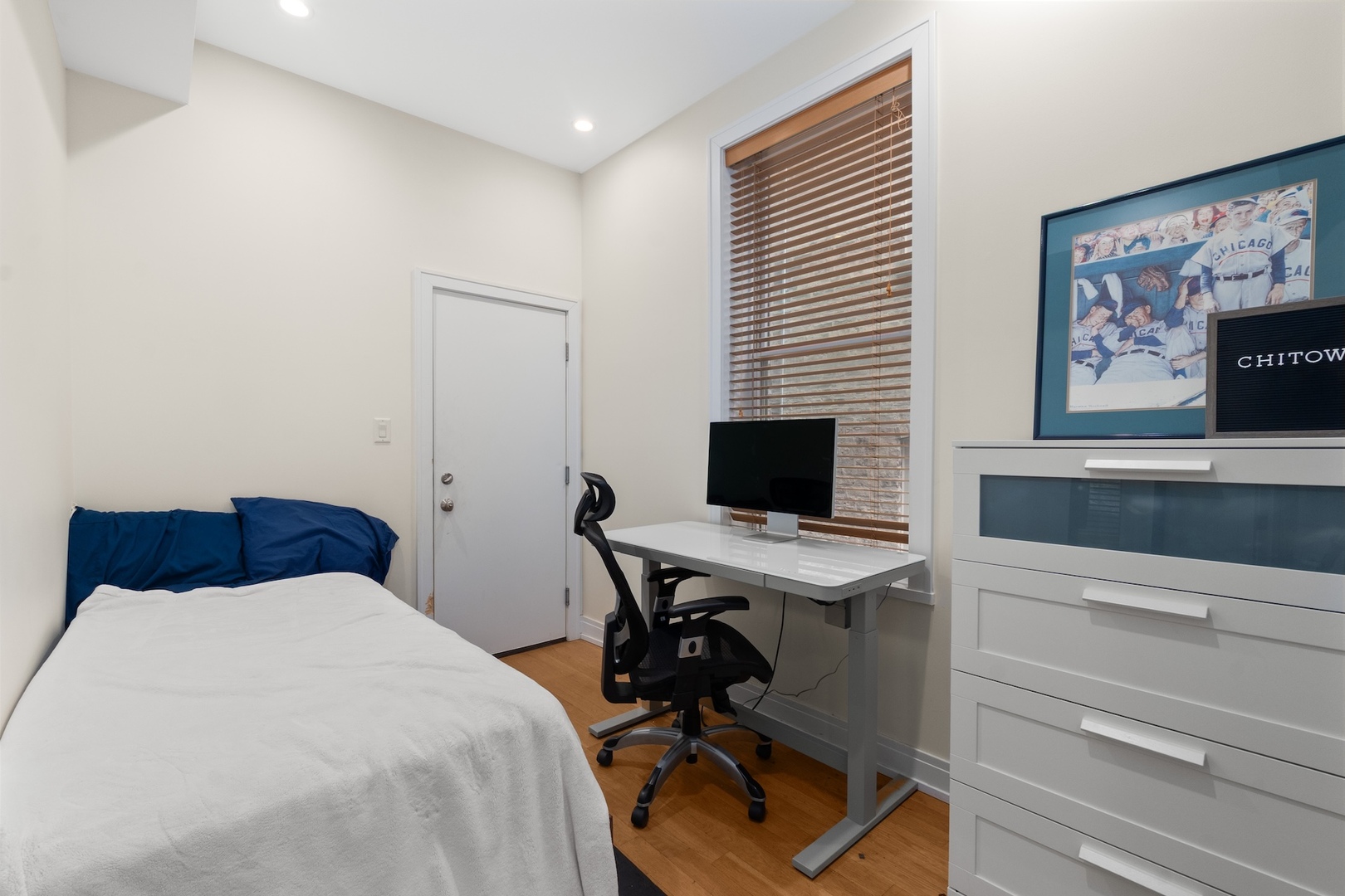 1118 N WOLCOTT Avenue Unit: 2W