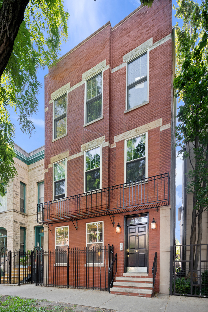 1312 N LEAVITT Street Unit: 1