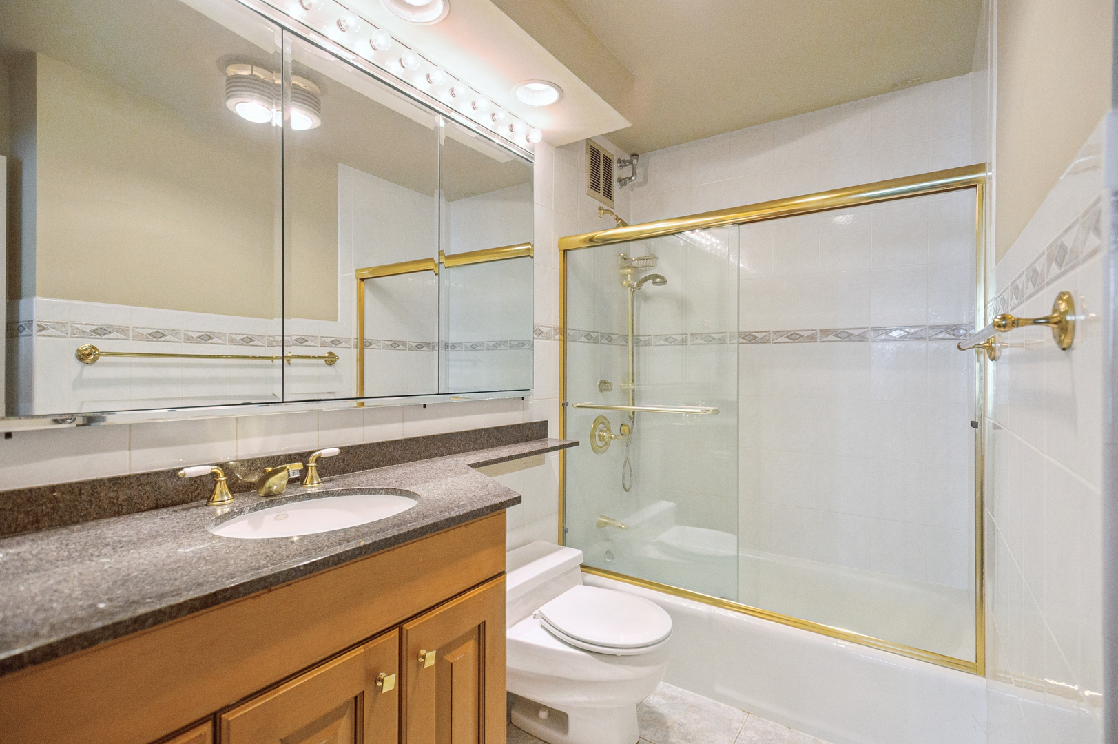 155 N HARBOR Drive Unit: 1508