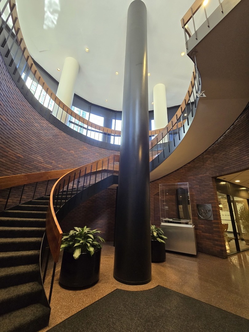 155 N HARBOR Drive Unit: 1508