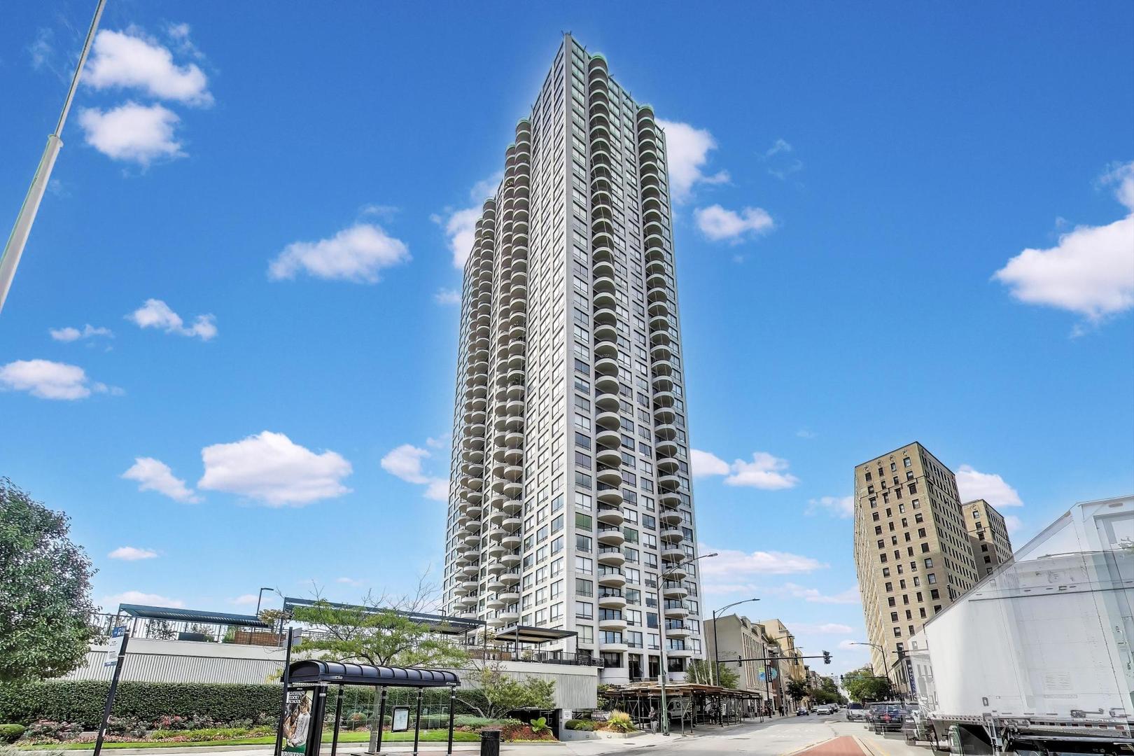 2020 N LINCOLN PARK WEST Unit: 7A