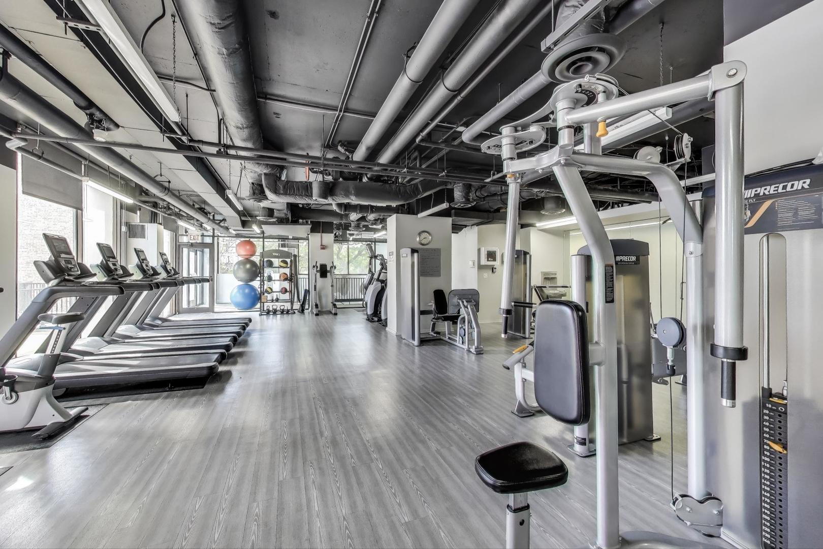 2020 N LINCOLN PARK WEST Unit: 7A