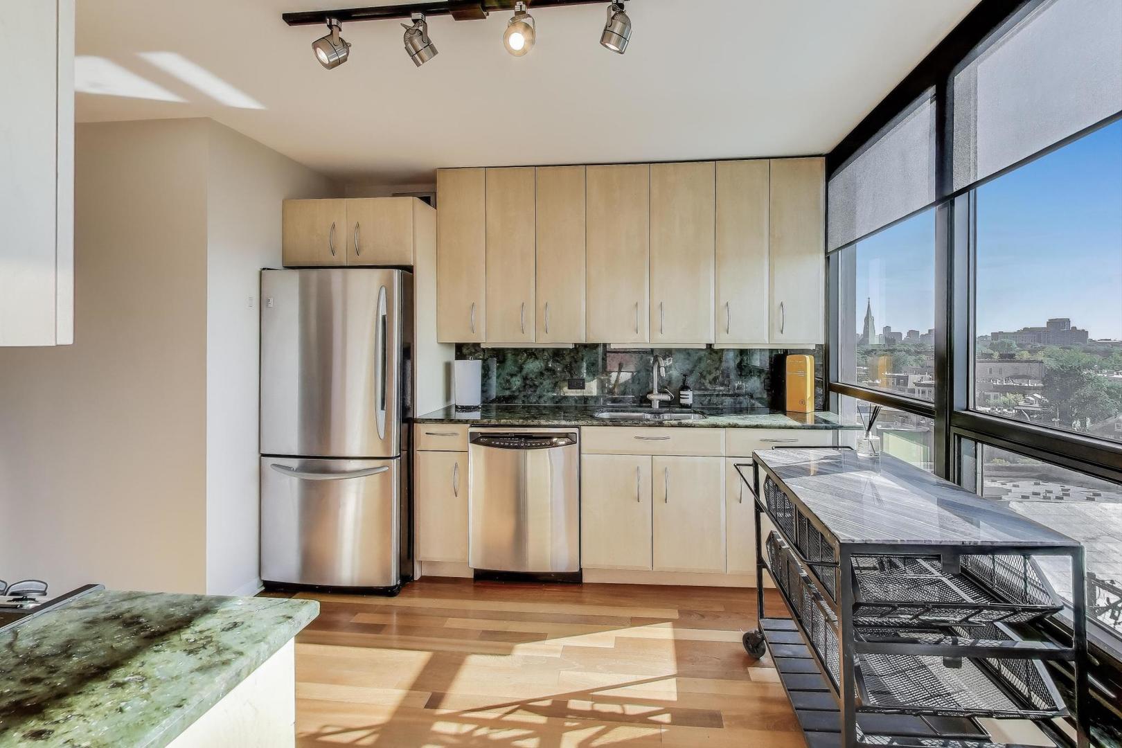 2020 N LINCOLN PARK WEST Unit: 7A