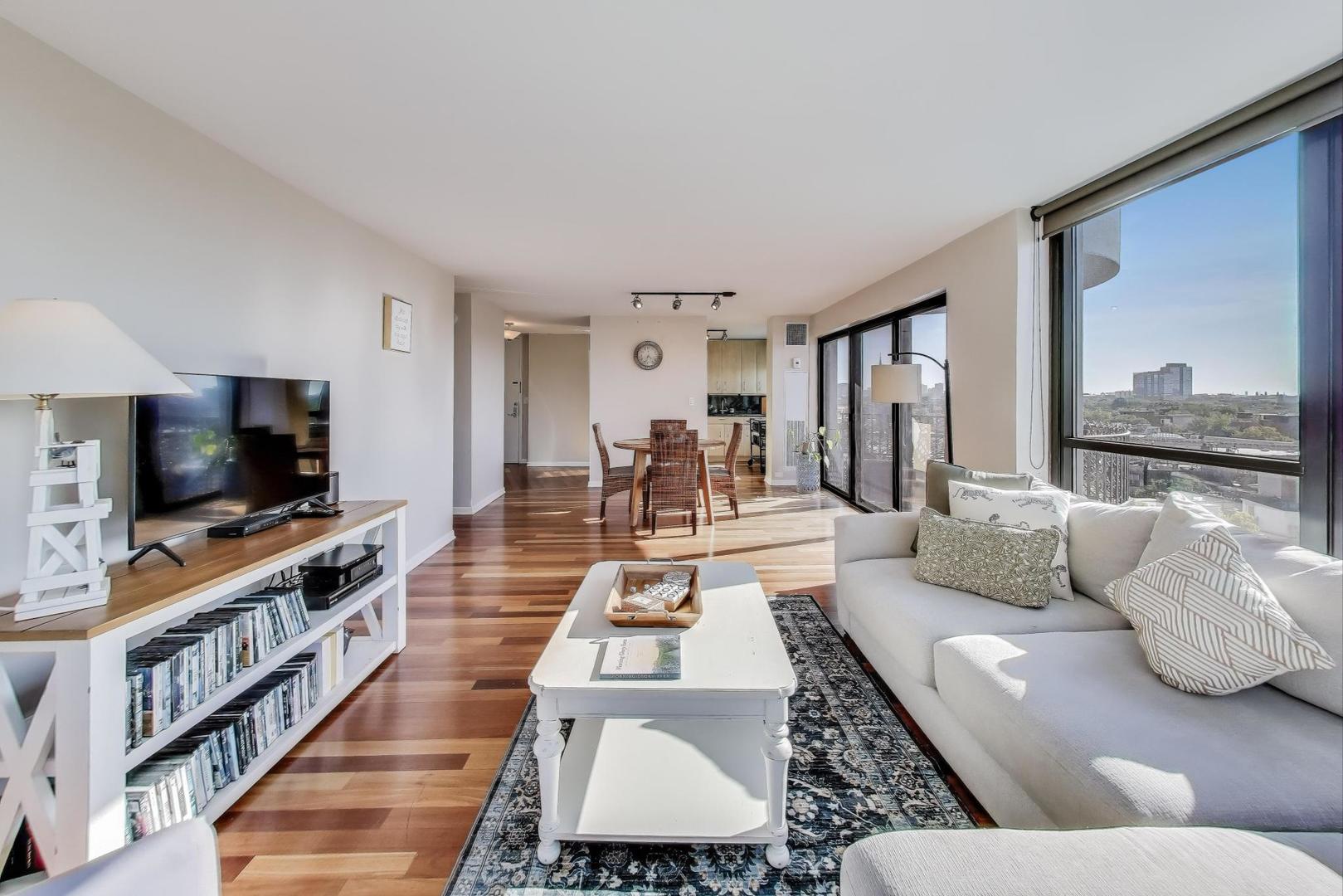 2020 N LINCOLN PARK WEST Unit: 7A