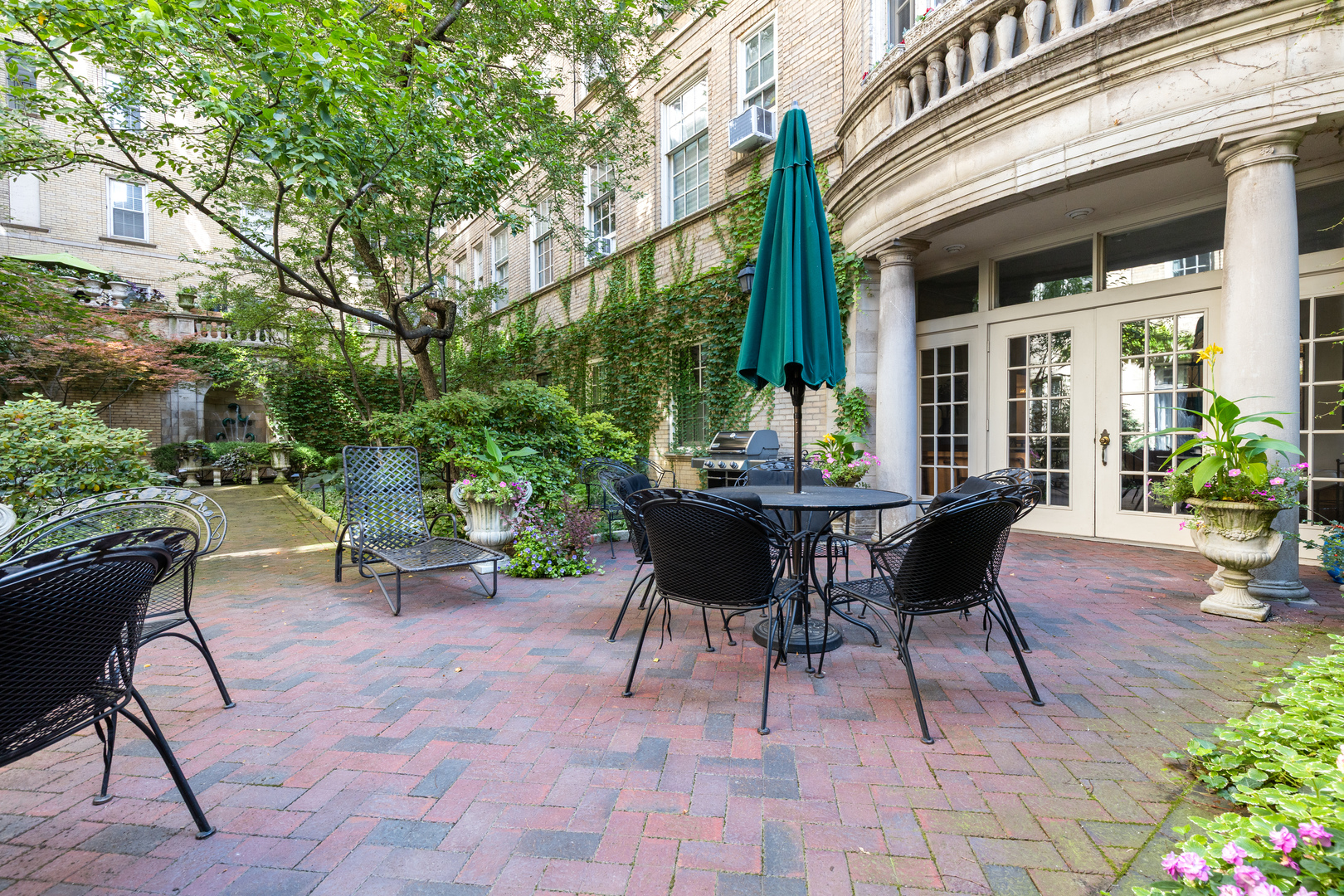 70 E Scott Street Unit: 205