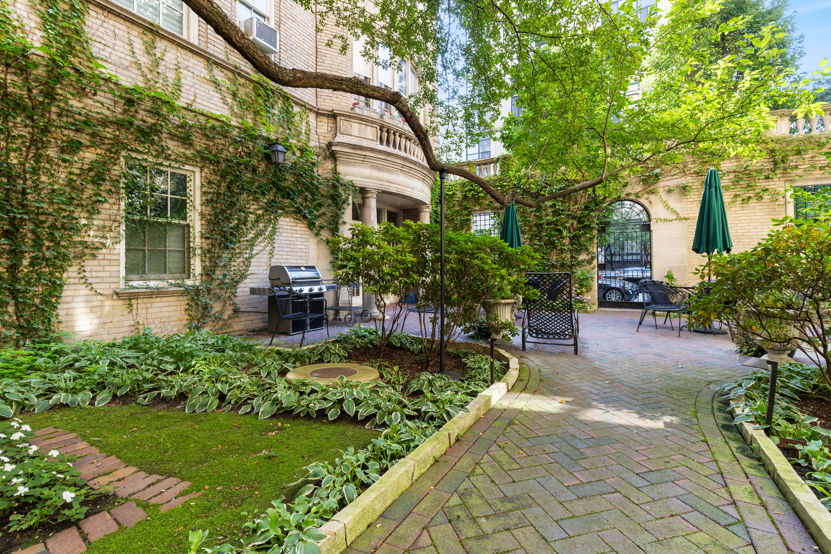 70 E Scott Street Unit: 205