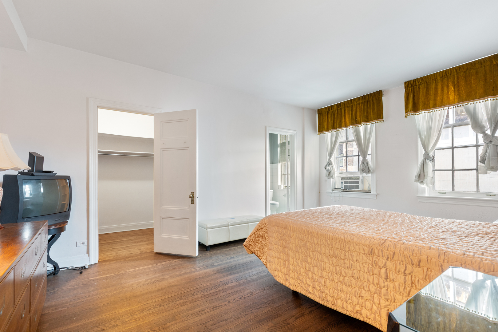 70 E Scott Street Unit: 205