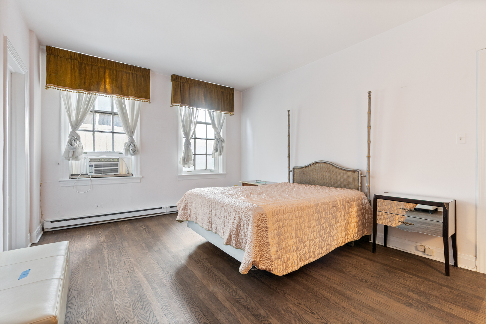 70 E Scott Street Unit: 205