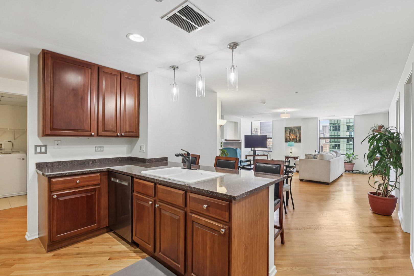 910 S Michigan Avenue Unit: 1805
