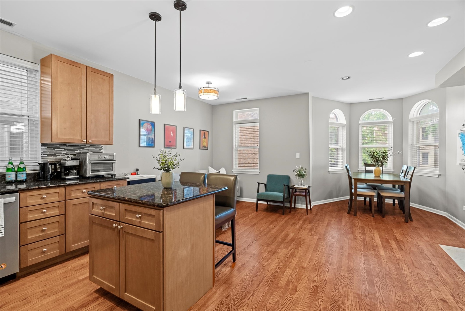 1955 W MELROSE Street Unit: 2