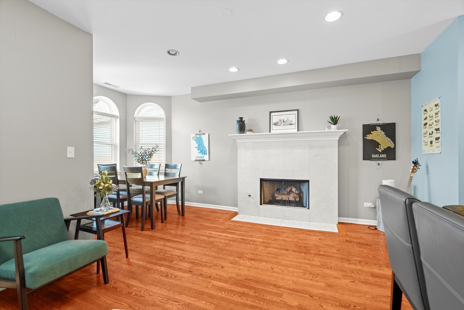 1955 W MELROSE Street Unit: 2