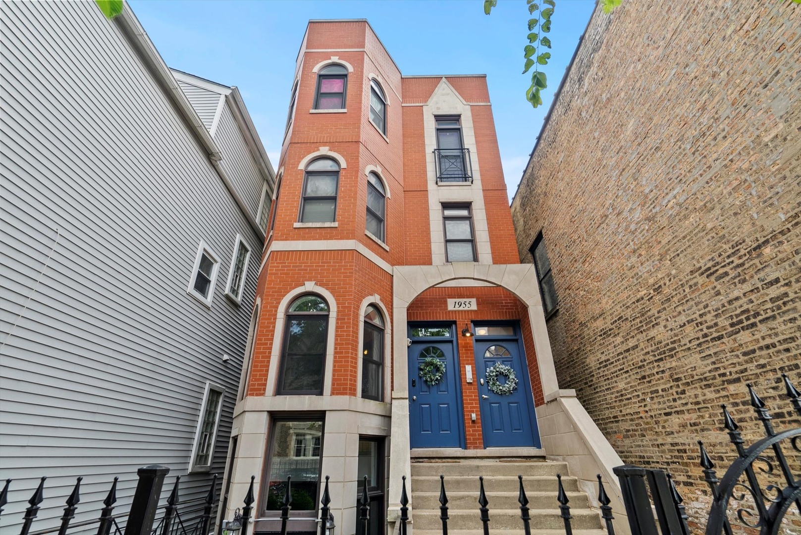 1955 W MELROSE Street Unit: 2