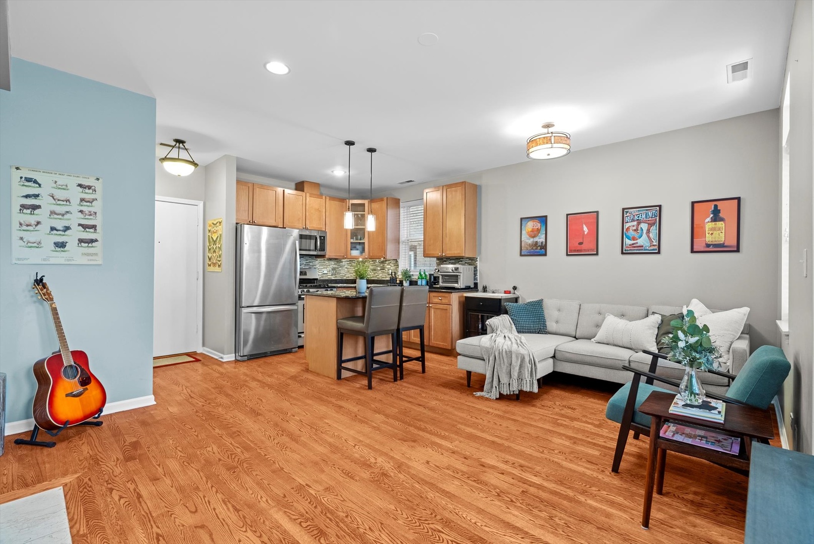 1955 W MELROSE Street Unit: 2