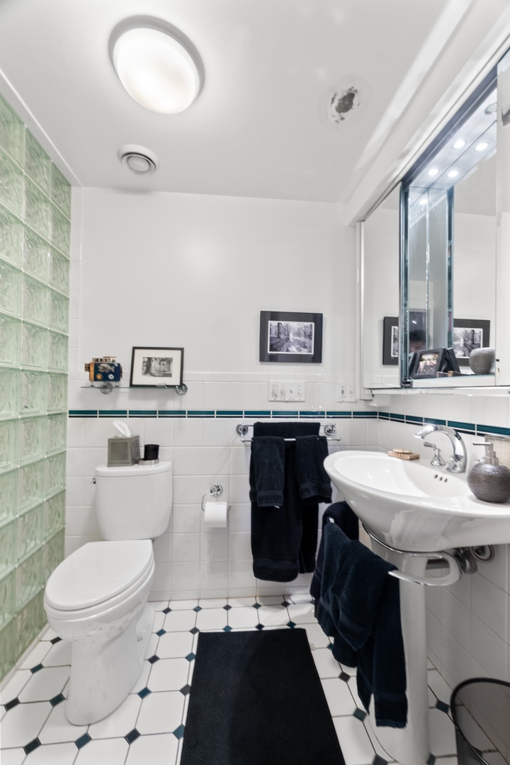 1329 N Dearborn Street Unit: 1