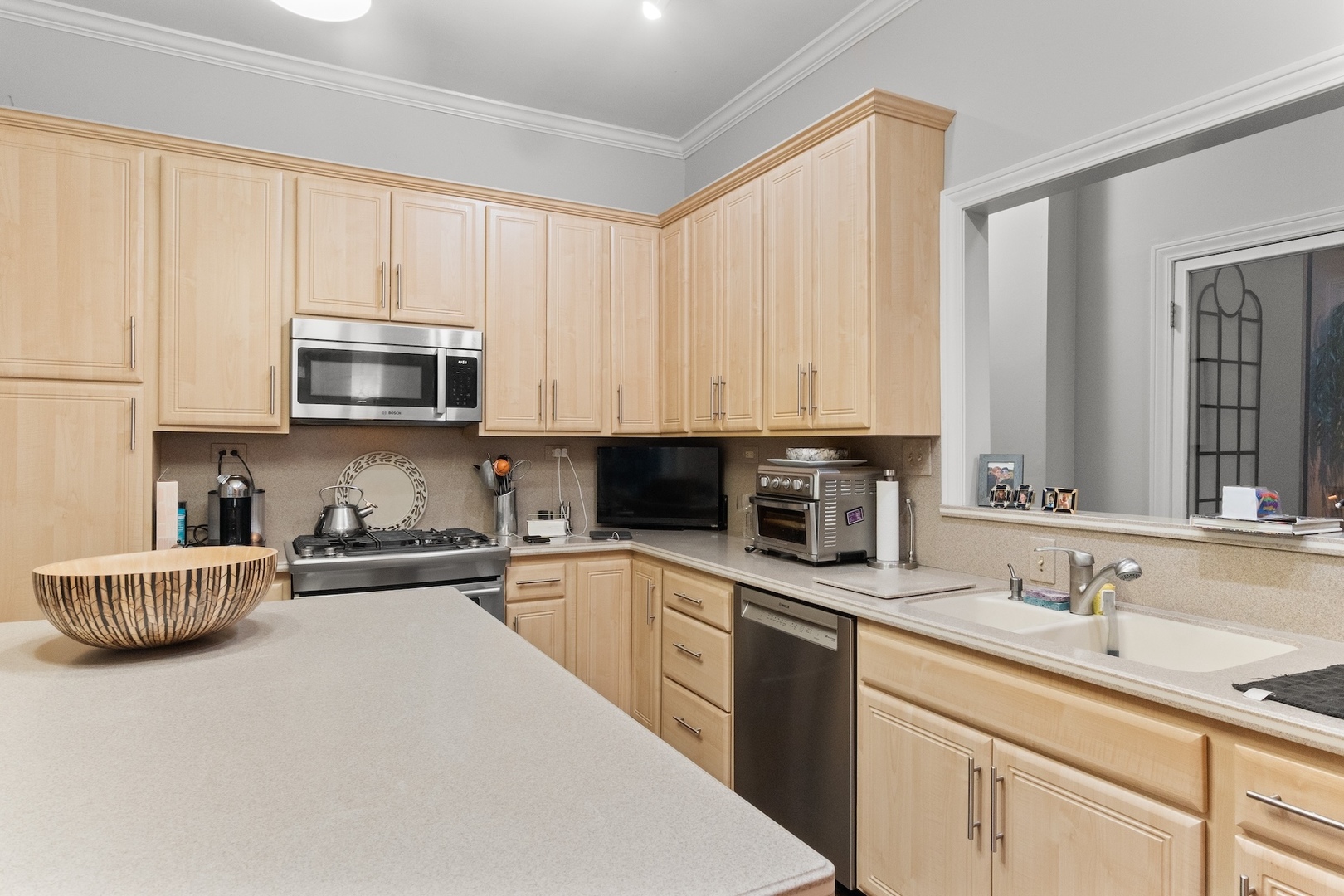 1329 N Dearborn Street Unit: 1