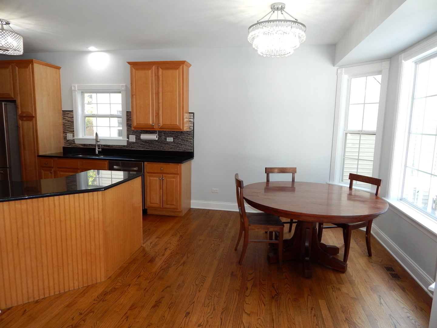 3S560 Melcher Avenue