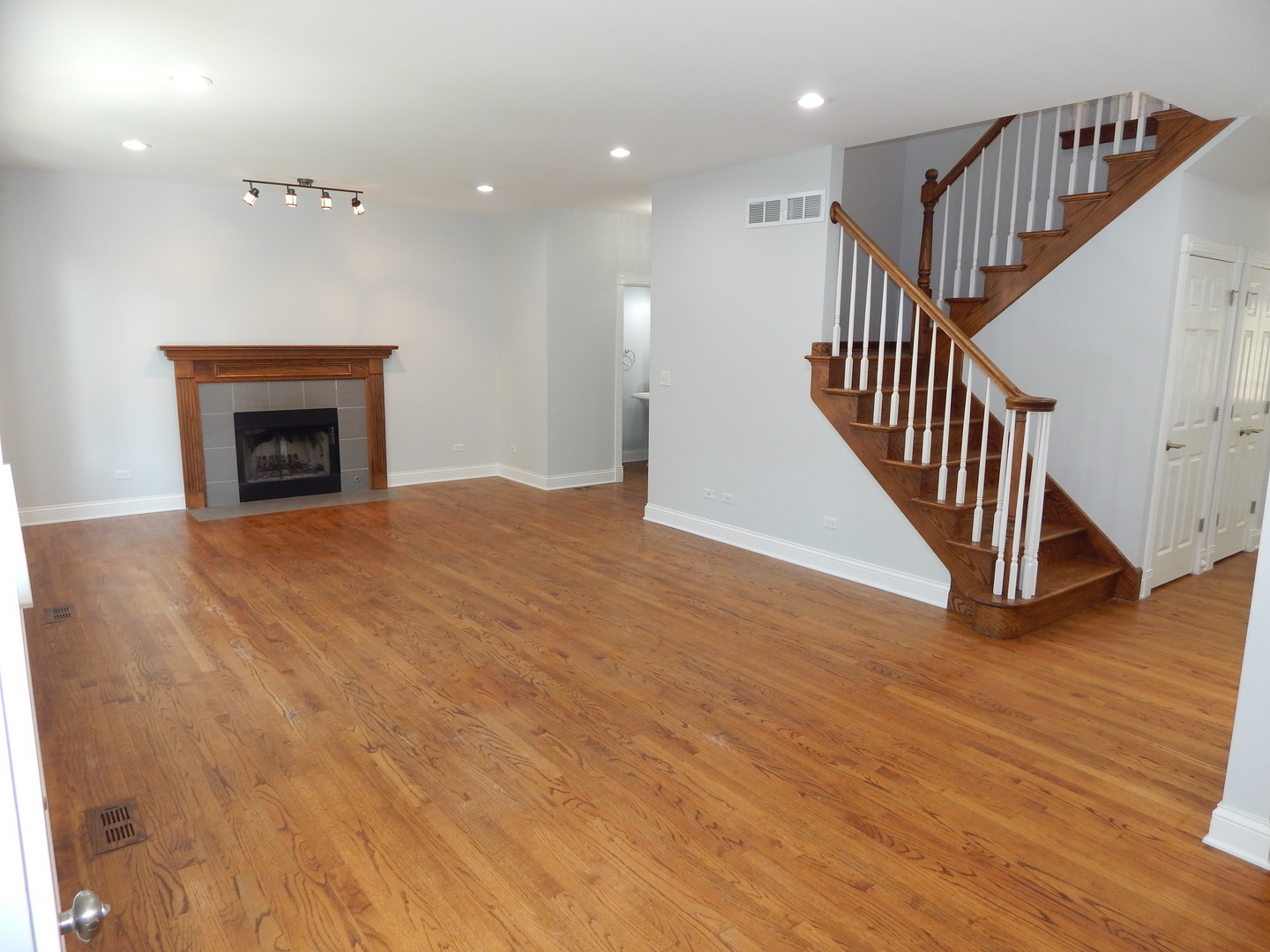 3S560 Melcher Avenue