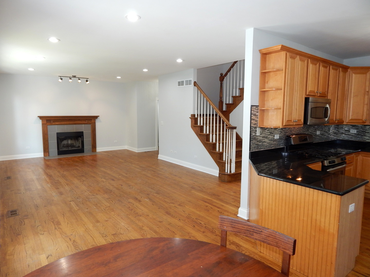 3S560 Melcher Avenue