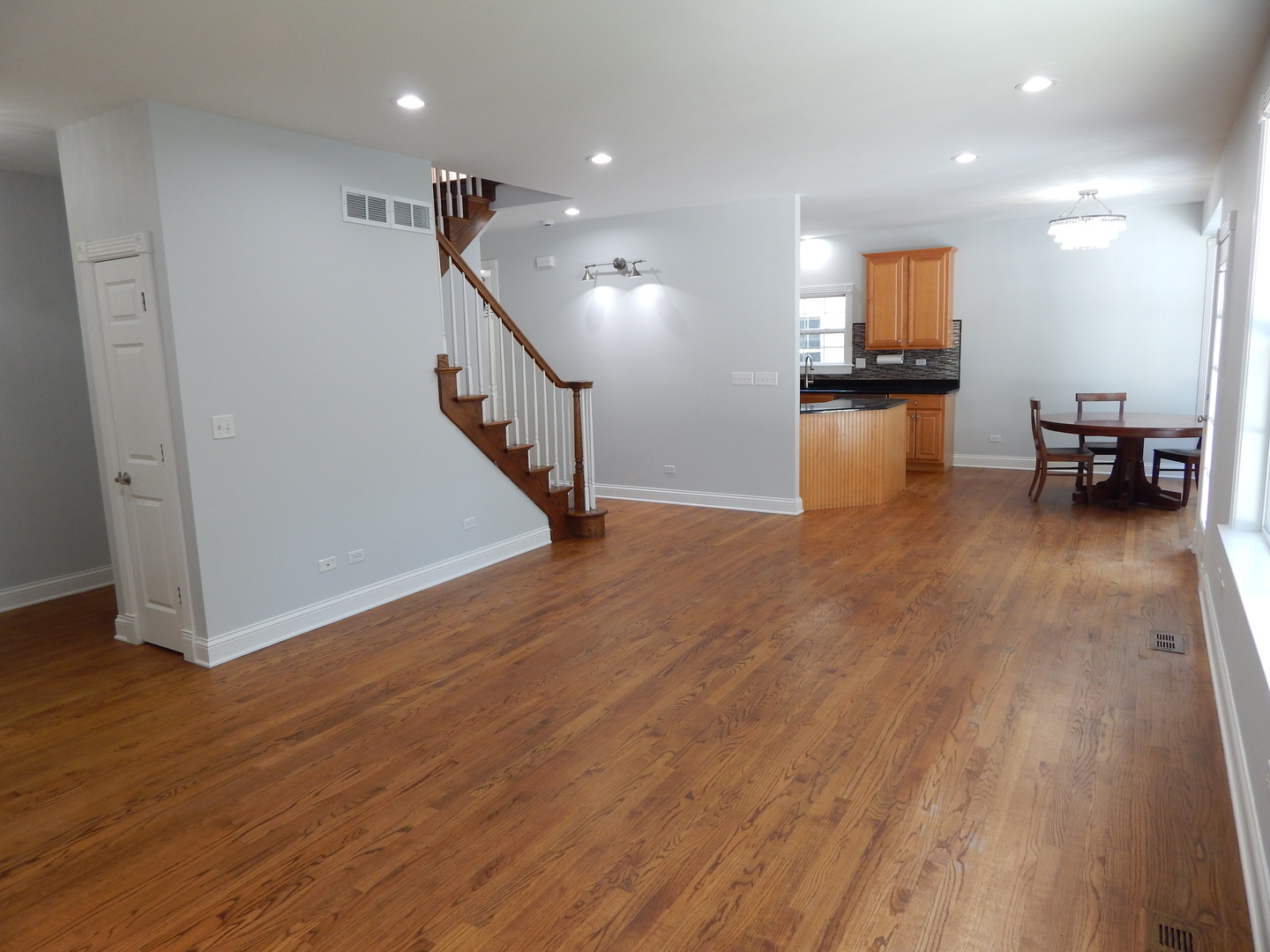 3S560 Melcher Avenue