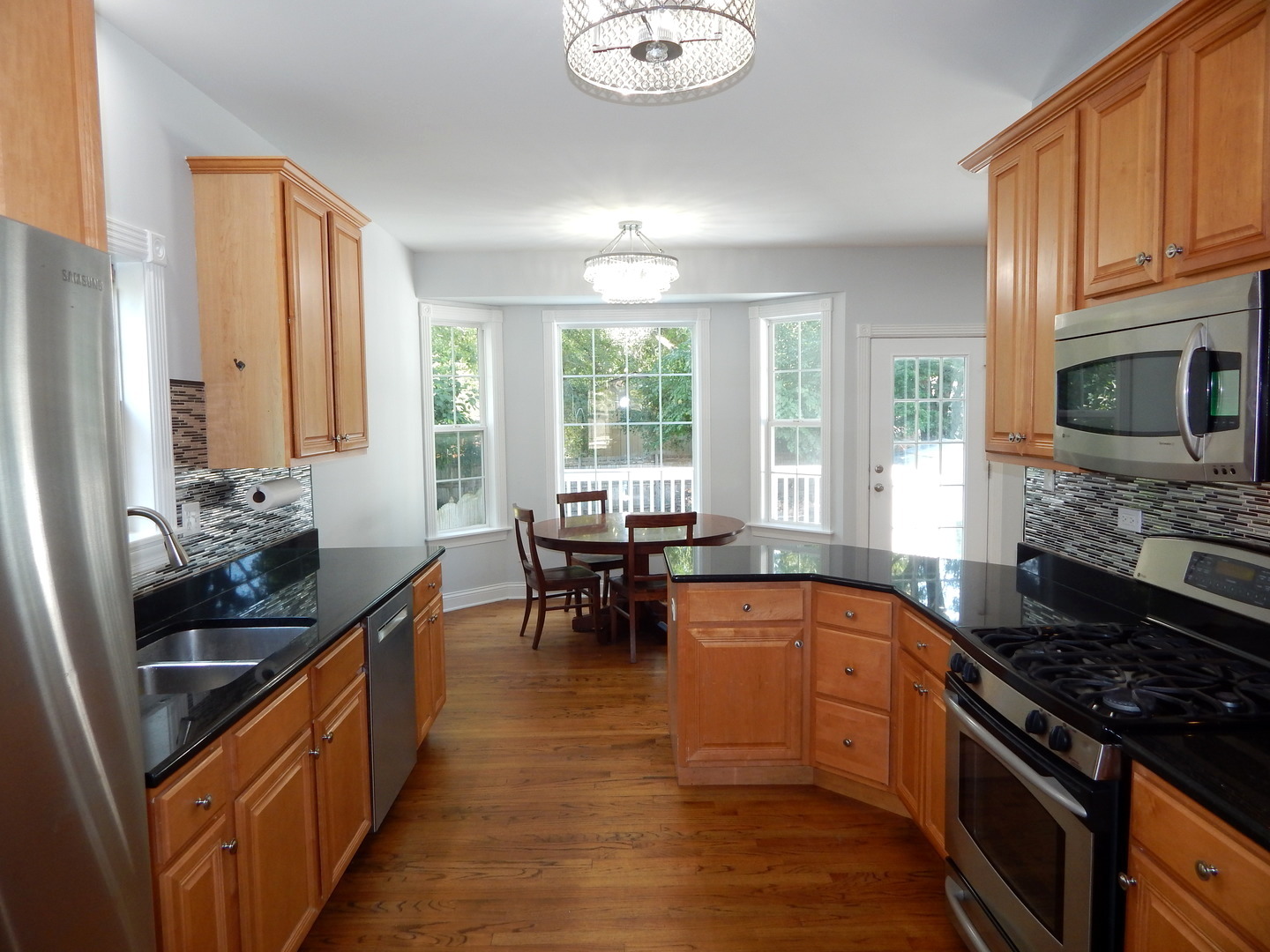 3S560 Melcher Avenue