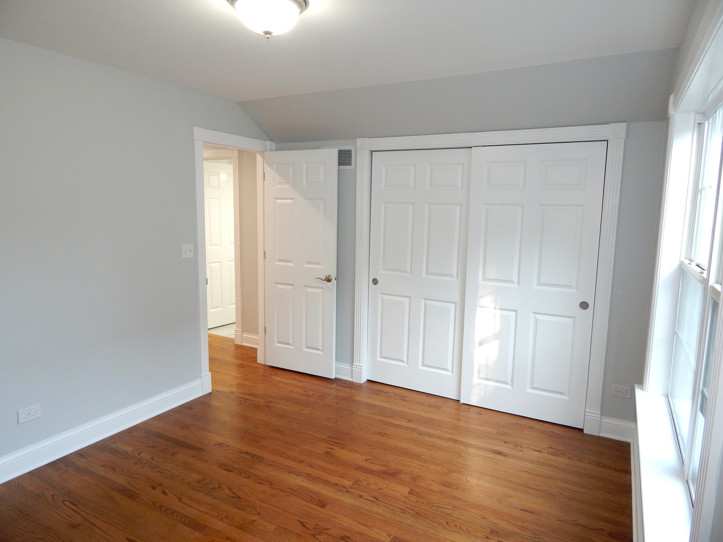 3S560 Melcher Avenue