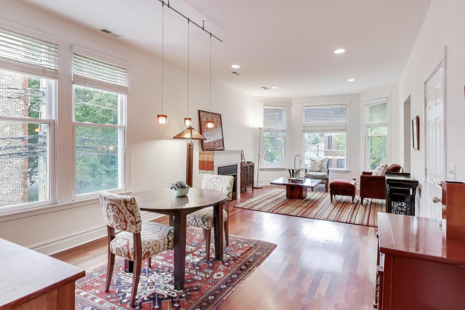 3615 N Hoyne Avenue Unit: 2F