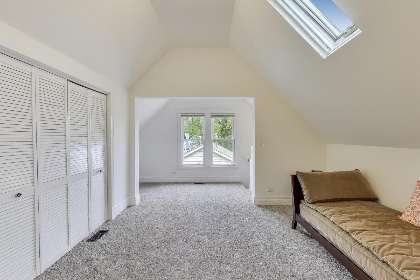 3615 N Hoyne Avenue Unit: 2F