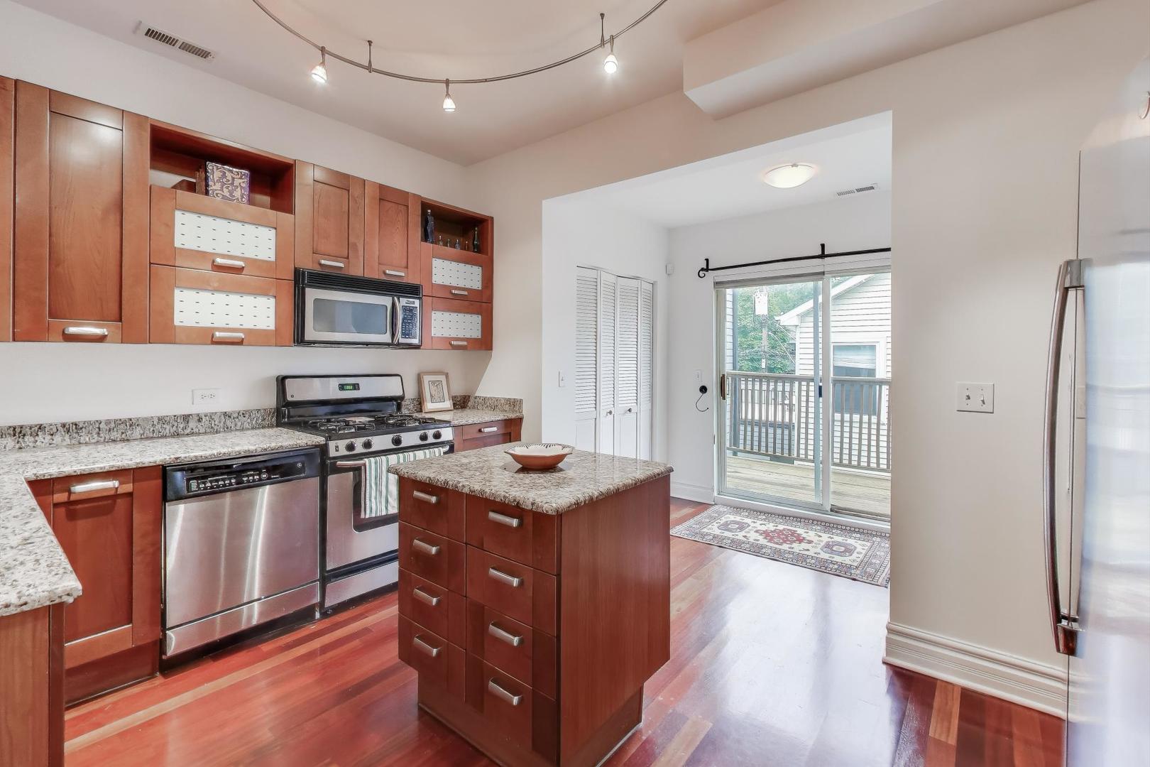 3615 N Hoyne Avenue Unit: 2F