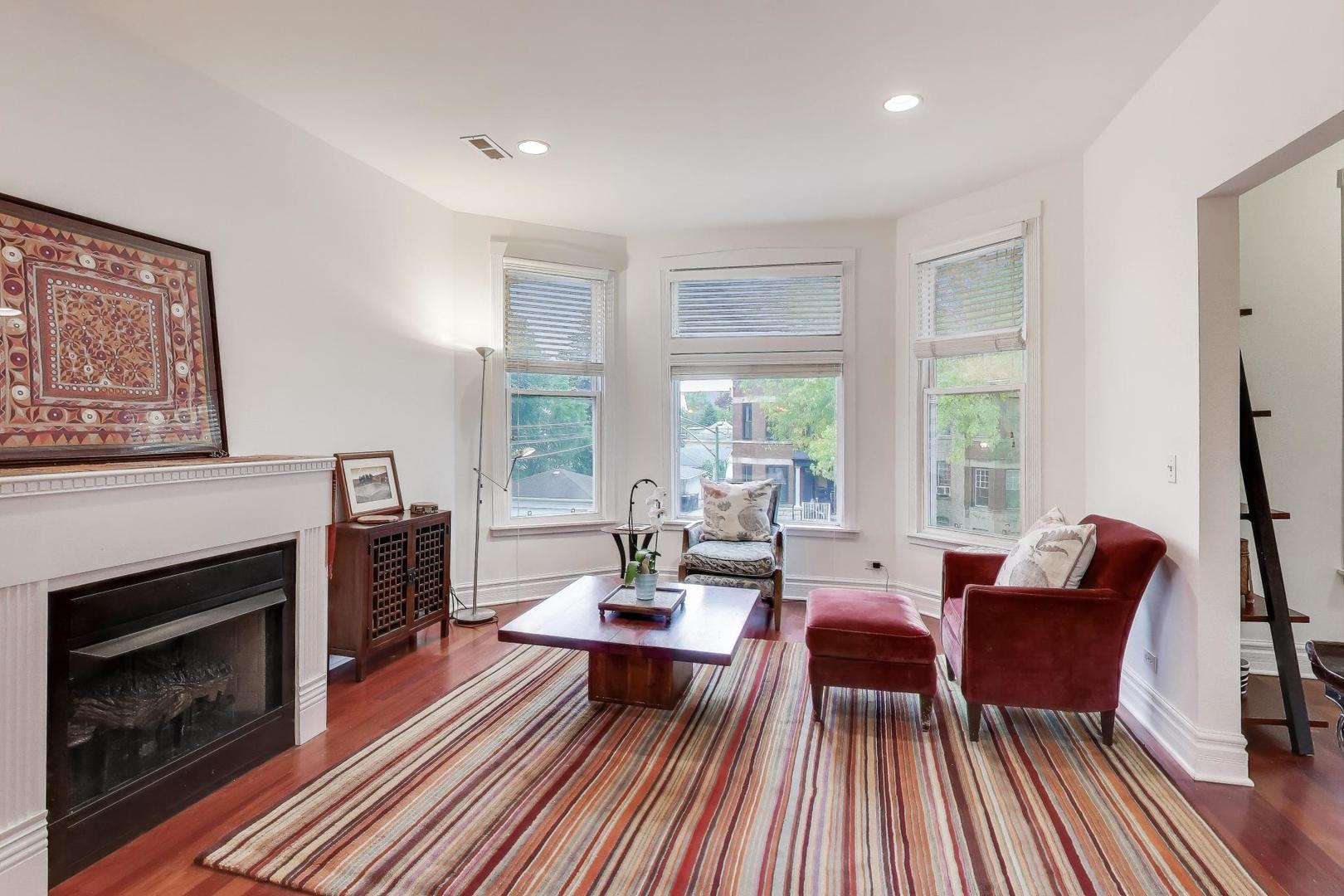 3615 N Hoyne Avenue Unit: 2F