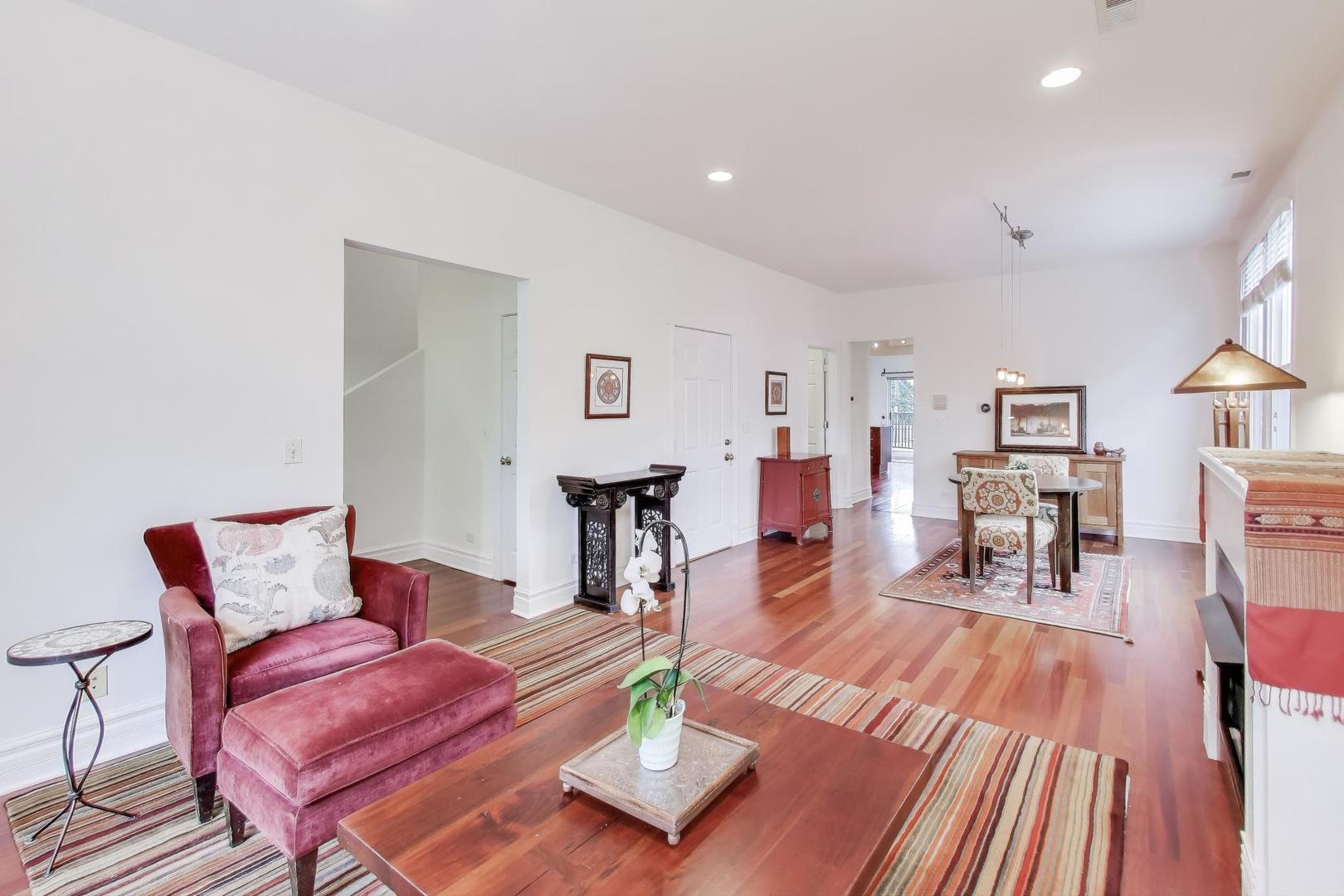 3615 N Hoyne Avenue Unit: 2F