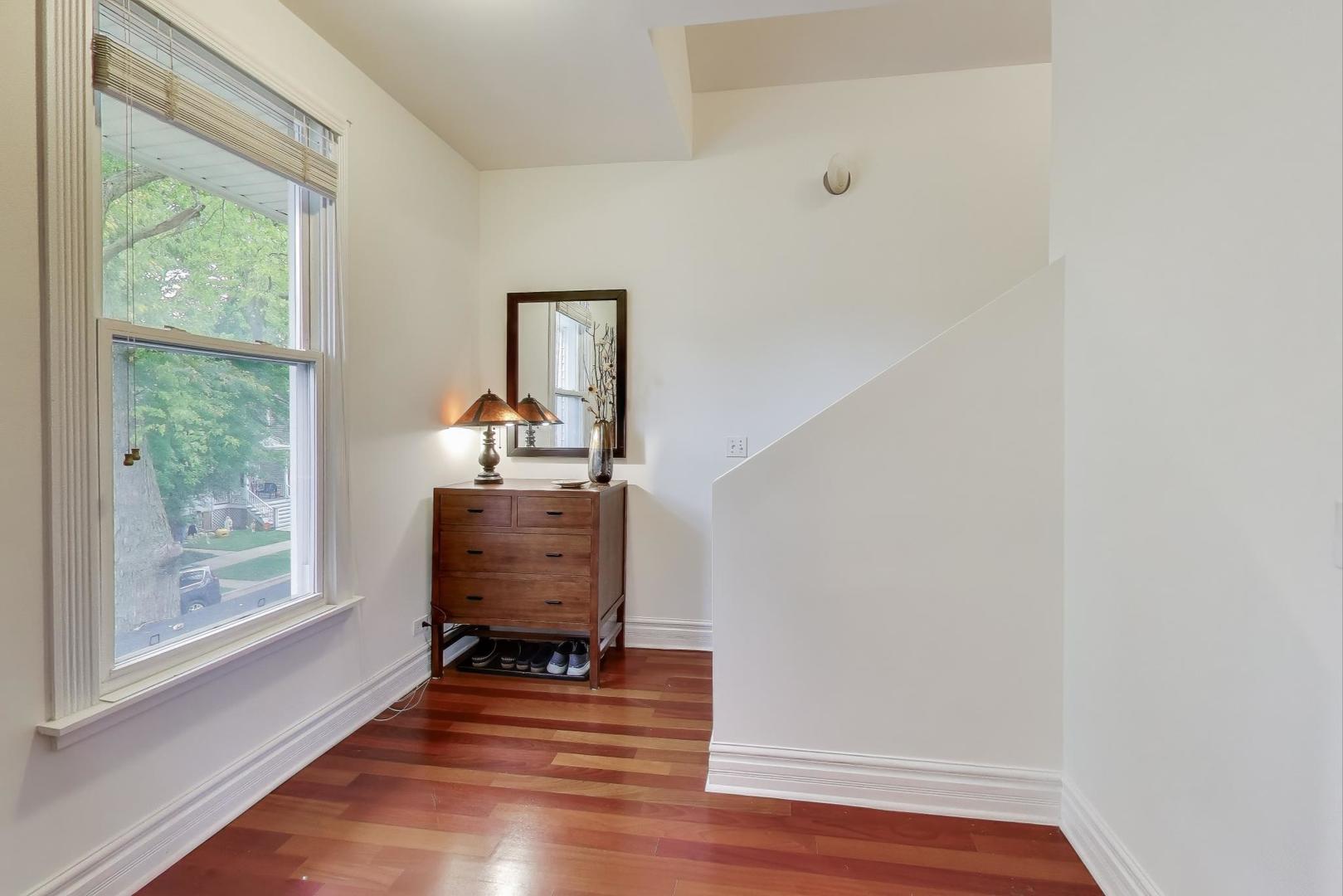 3615 N Hoyne Avenue Unit: 2F