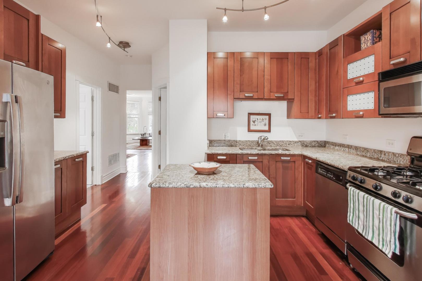 3615 N Hoyne Avenue Unit: 2F