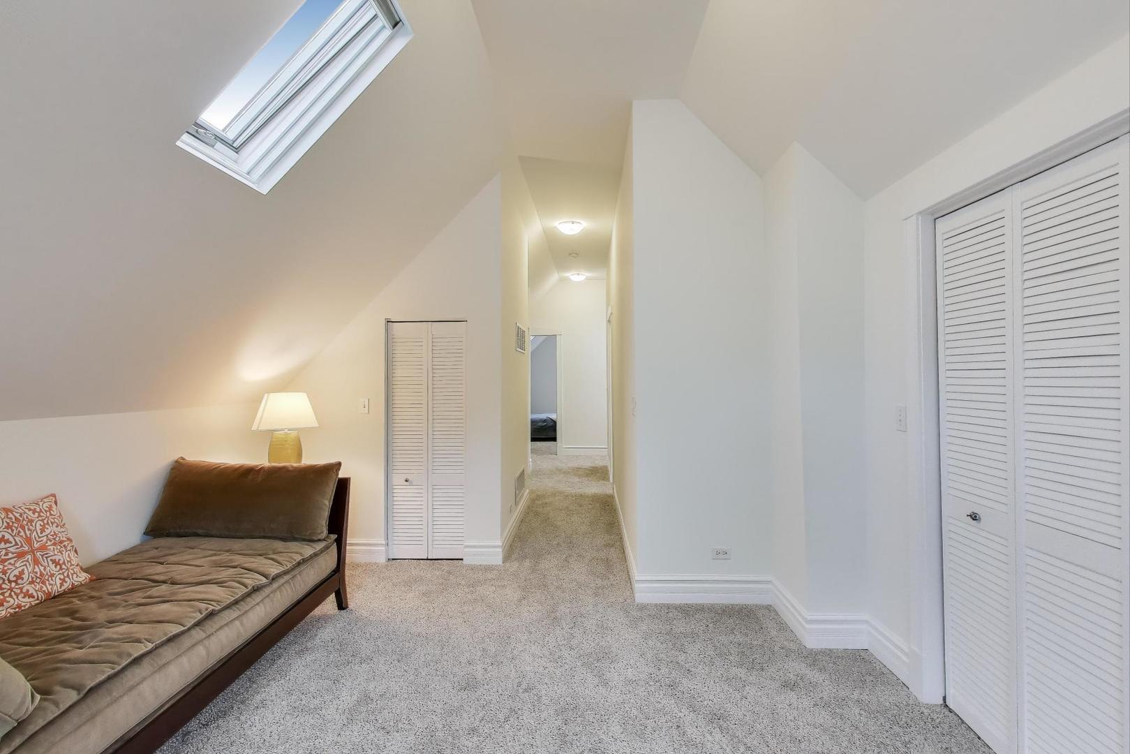 3615 N Hoyne Avenue Unit: 2F