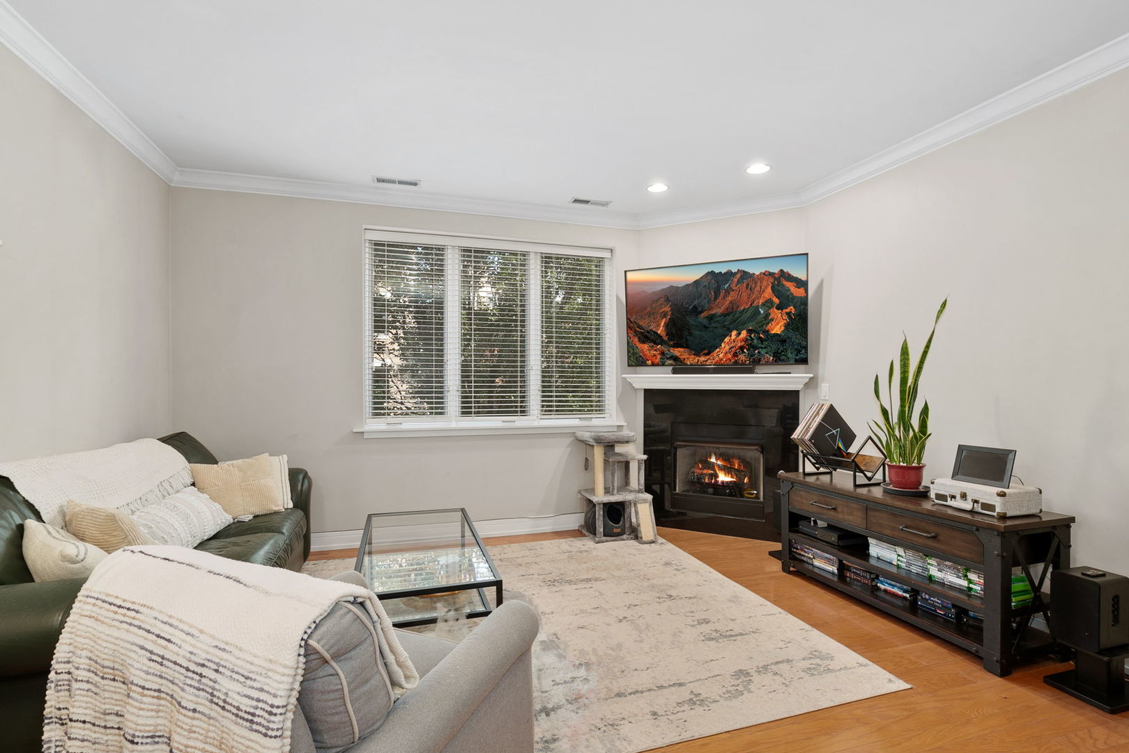 4150 N Kenmore Avenue Unit: 204