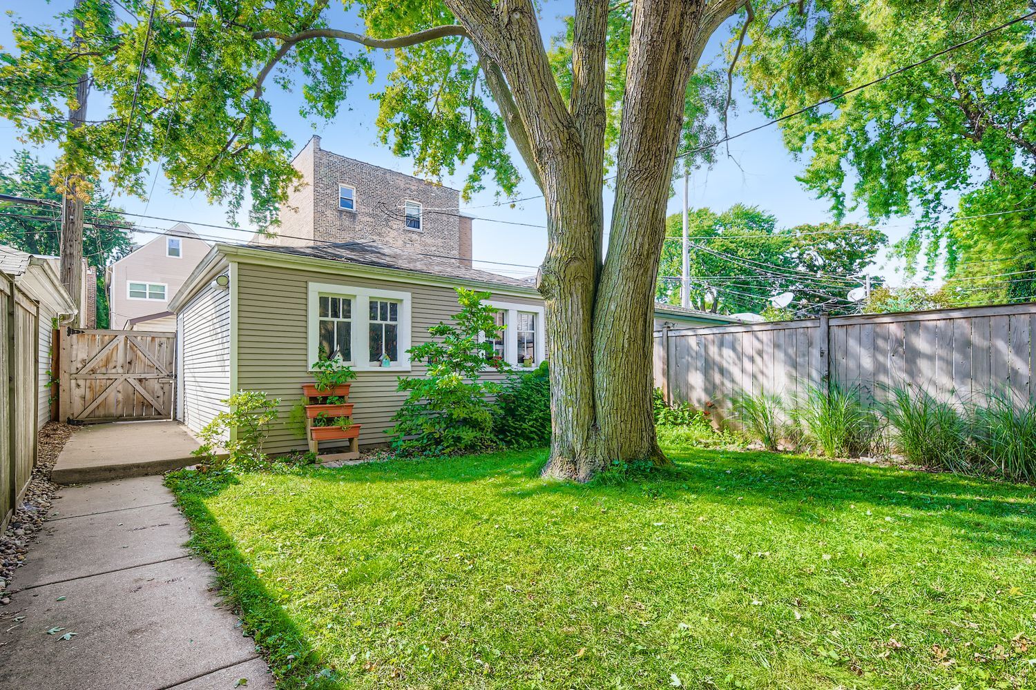 4830 N Seeley Avenue