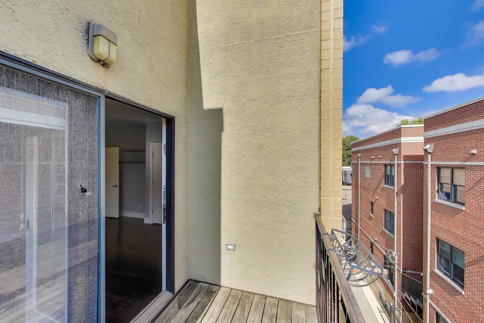 2144 W Schiller Street Unit: I